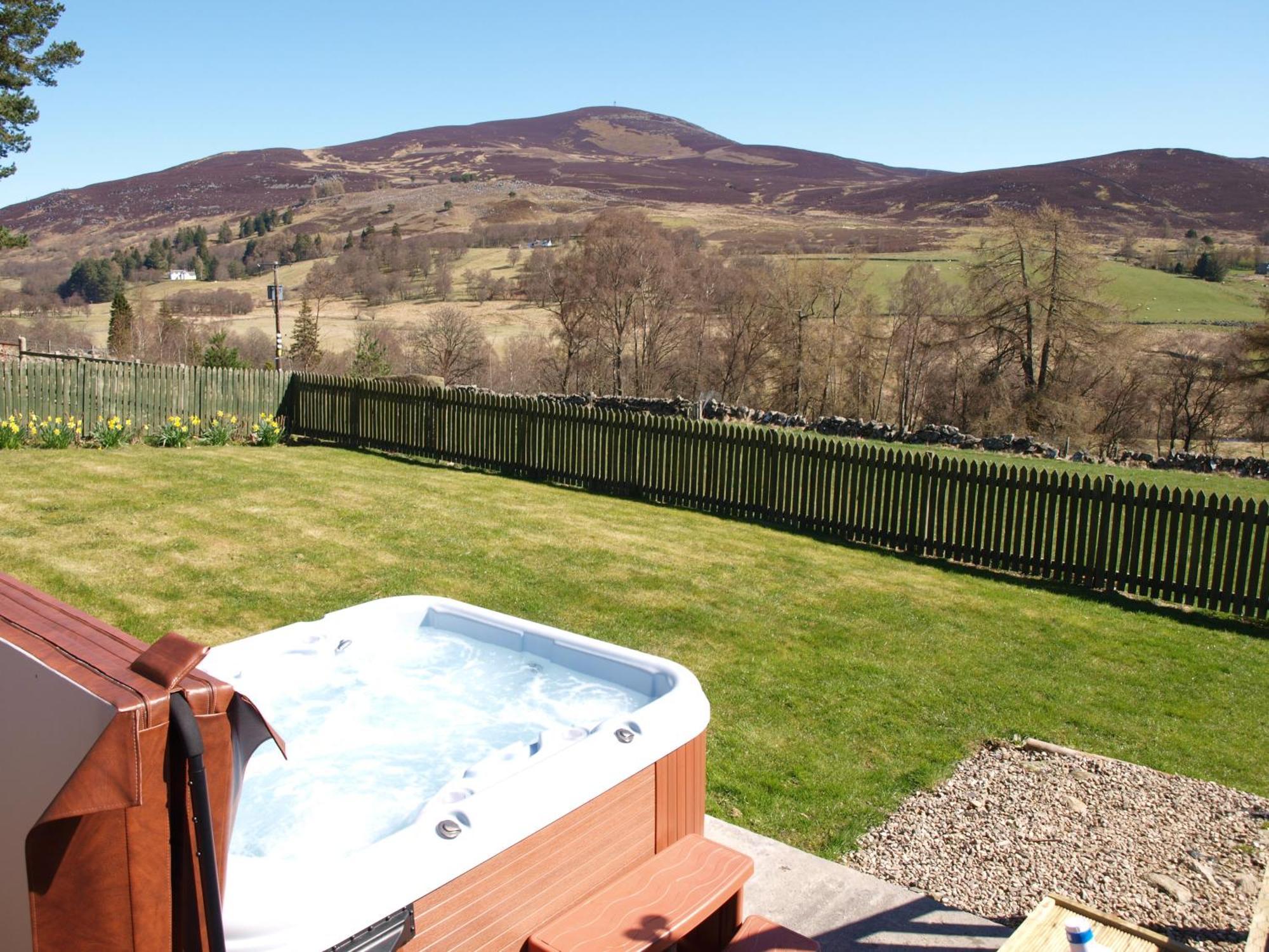 Dalnoid Cottages & Treehouses Nr Glenshee Zewnętrze zdjęcie